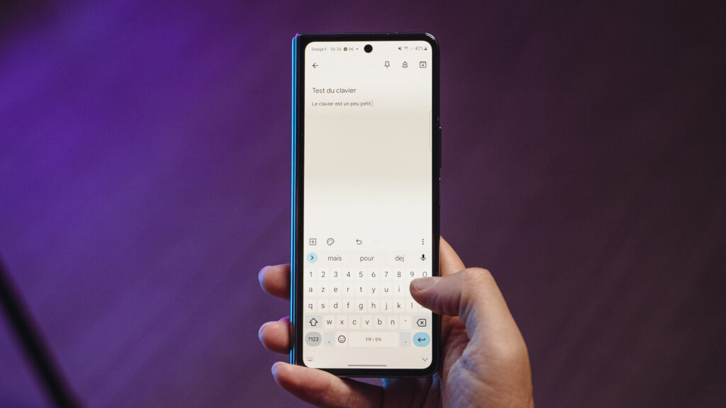 Samsung Galaxy Fold 4 // Source : Louise Audry pour Numerama Samsung Galaxy Fold 4 // Source : Louise Audry pour Numerama