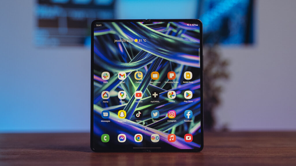 Samsung Galaxy Fold 4 // Source : Louise Audry pour Numerama Samsung Galaxy Fold 4 // Source : Louise Audry pour Numerama