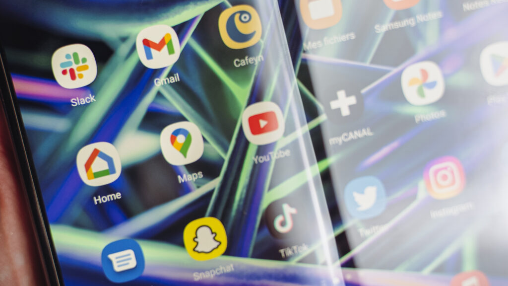 Samsung Galaxy Fold 4 // Source : Louise Audry pour Numerama Samsung Galaxy Fold 4 // Source : Louise Audry pour Numerama