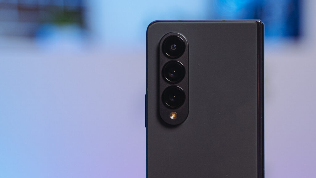 Samsung Galaxy Fold 4 // Source : Louise Audry pour Numerama Samsung Galaxy Fold 4 // Source : Louise Audry pour Numerama