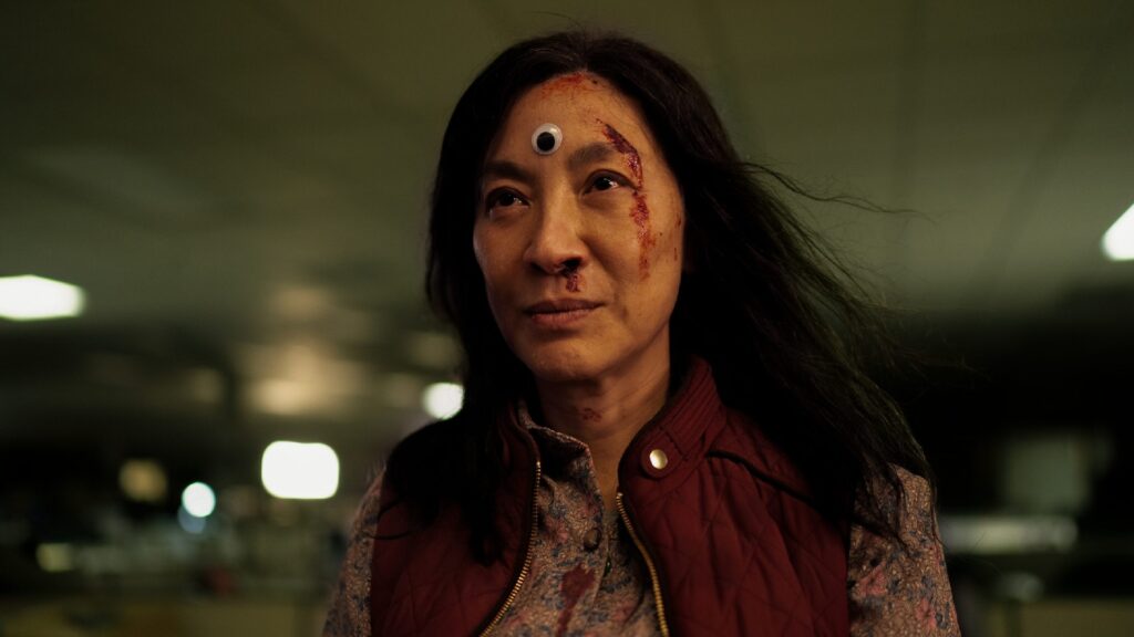 Michelle Yeoh est l'héroïne de Everything Everywhere All At Once. // Source : A24 Michelle Yeoh est l'héroïne de Everything Everywhere All At Once. // Source : A24