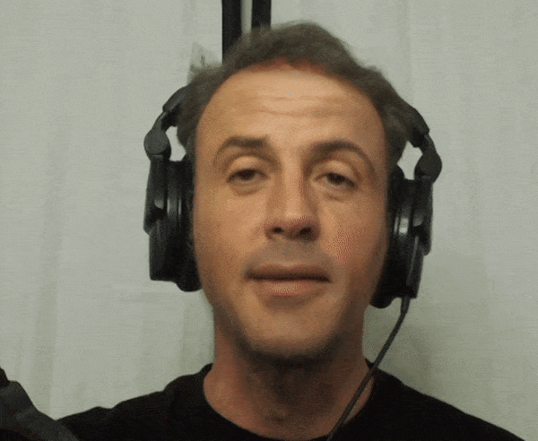 Un deepfake de Sylvester Stallone, très réalise de face, devient aberrante de profil // Source : Metaphysic Un deepfake de Sylvester Stallone, très réalise de face, devient aberrante de profil // Source : Metaphysic