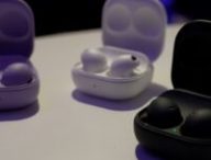 Les trois coloris des Galaxy Buds 2 Pro. // Source : Arnaud Gelineau / Numerama