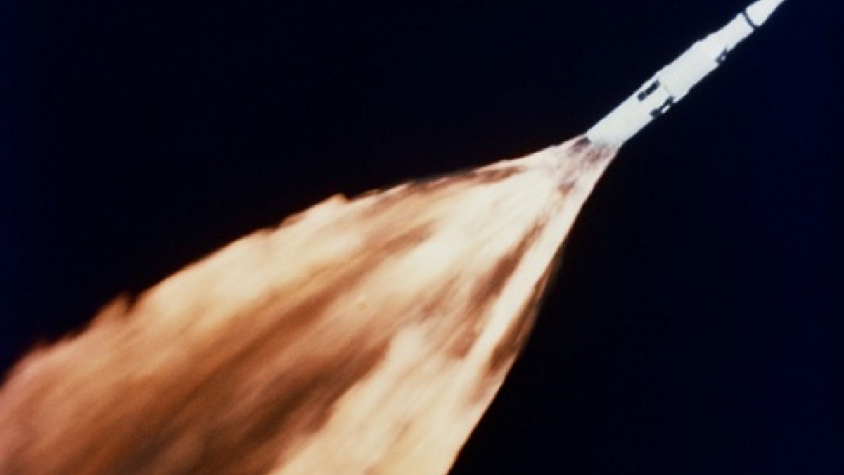 Saturn V quelques secondes après le décollage d'Apollo 6. // Source : Nasa Saturn V quelques secondes après le décollage d'Apollo 6. // Source : Nasa