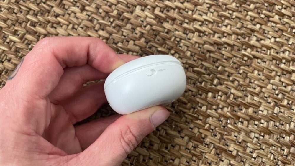 La fonctionnalité Plug & Wireless des écouteurs LG Tone Free T90Q // Source : Maxime Claudel pour Numerama La fonctionnalité Plug & Wireless des écouteurs LG Tone Free T90Q // Source : Maxime Claudel pour Numerama