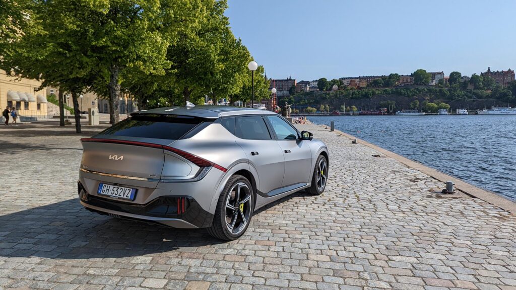 3/4 arrière de la Kia EV6 GT // Source : Raphaelle Baut pour Numerama 3/4 arrière de la Kia EV6 GT // Source : Raphaelle Baut pour Numerama