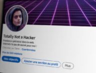 Un hacker très discret sur LinkedIn // Source : Montage Nino Barbey pour Numerama / Mockup rawpixel.com/www.freepik.com