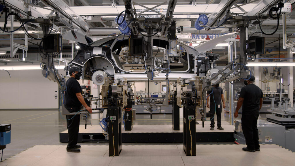 Usine Lucid - assemblage des Lucid Air // Source : Lucid Motors Usine Lucid - assemblage des Lucid Air // Source : Lucid Motors