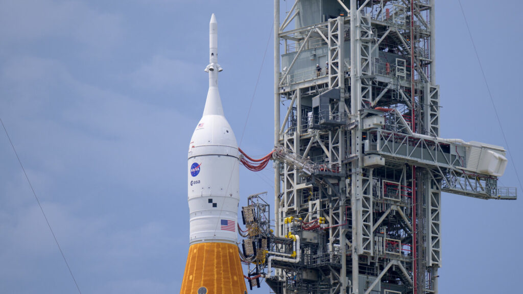 La fusée SLS. // Source : Flickr/CC/NASA/Bill Ingalls (photo recadrée) La fusée SLS. // Source : Flickr/CC/NASA/Bill Ingalls (photo recadrée)