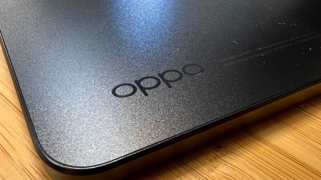Le haut-parleur de votre Reno 8 ne fonctionne plus dans 2 ans et demi ? Oppo le remplacera. // Source : Numerama Le haut-parleur de votre Reno 8 ne fonctionne plus dans 2 ans et demi ? Oppo le remplacera. // Source : Numerama