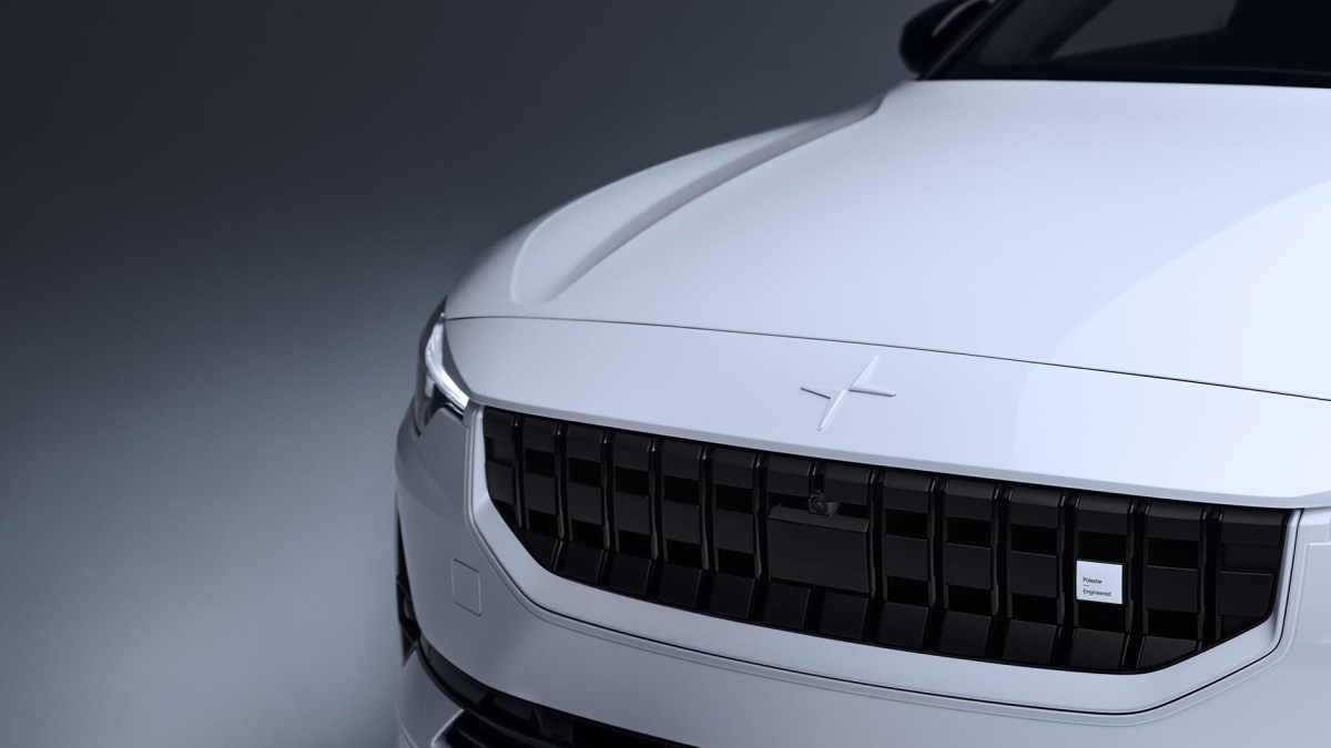 Polestar 2 et son logo // Source : Polestar Polestar 2 et son logo // Source : Polestar