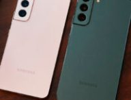 Le Gala xy S22 à côté de son grand frère le S22+ // Source : Samsung Newsroom Le Gala xy S22 à côté de son grand frère le S22+ // Source : Samsung Newsroom