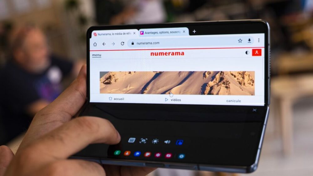 L'écran inférieur peut être utilisé comme trackpad. // Source : Arnaud Gelineau / Numerama L'écran inférieur peut être utilisé comme trackpad. // Source : Arnaud Gelineau / Numerama
