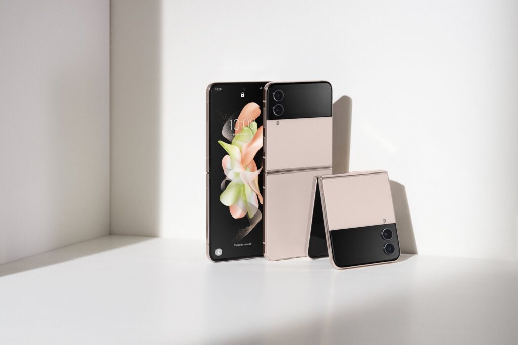 Le Samsung Galaxy Z Flip4. // Source : Samsung Le Samsung Galaxy Z Flip4. // Source : Samsung