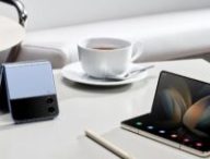 Les Samsung Galaxy Z Flip 4 (à gauche) et Galaxy Fold 4 (à droite). Les Samsung Galaxy Z Flip 4 (à gauche) et Galaxy Fold 4 (à droite).