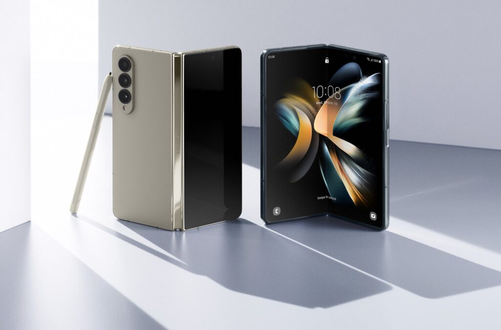 Le Samsung Galaxy Z Fold4 et son styler (vendu séparément) // Source : Samsung Le Samsung Galaxy Z Fold4 et son styler (vendu séparément) // Source : Samsung