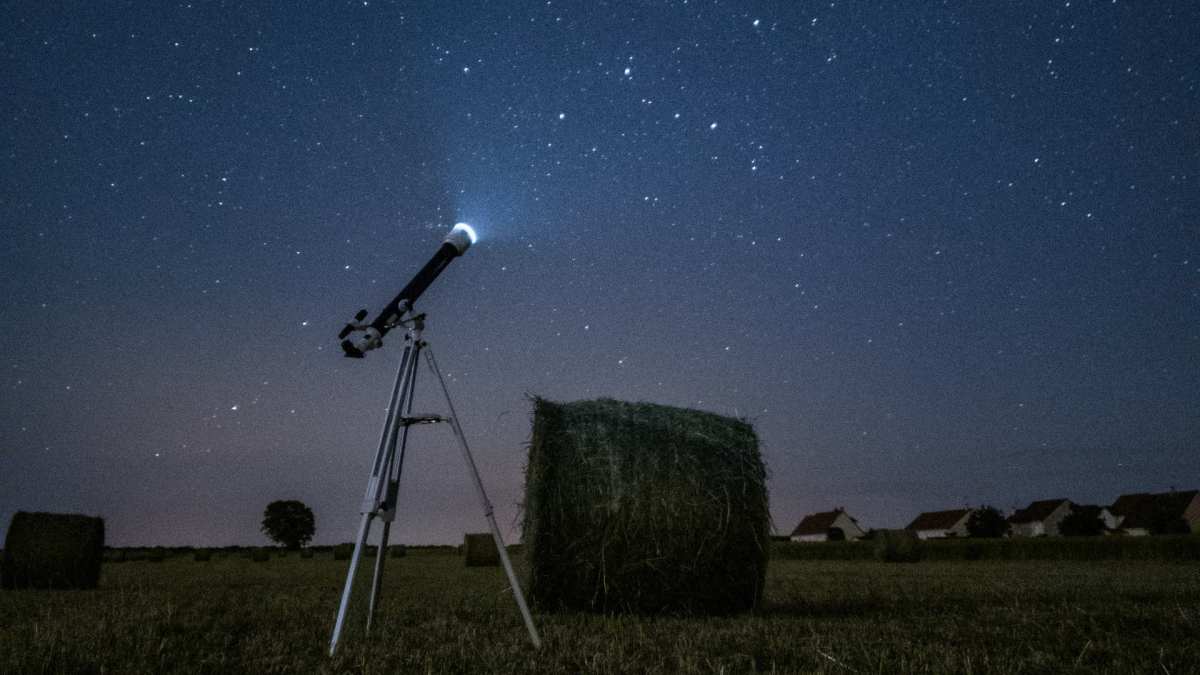 Un télescope. // Source : Unsplash/Simon Delalande (photo recadrée) Un télescope. // Source : Unsplash/Simon Delalande (photo recadrée)