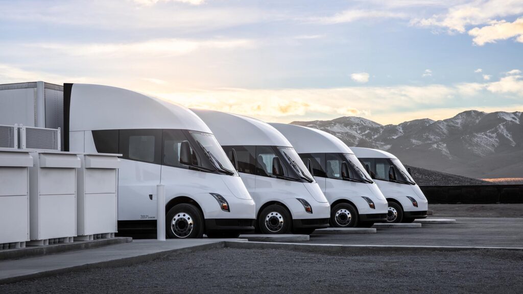 Tesla Semi et megacharge // Source : Tesla Tesla Semi et megacharge // Source : Tesla
