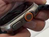 La couronne rotative est dans un endroit spécial, qui rend sa manipulation plus simple. // Source : Numerama La couronne rotative est dans un endroit spécial, qui rend sa manipulation plus simple. // Source : Numerama