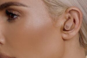 Beats Fit Pro x Kim Kardashian  // Source : Apple