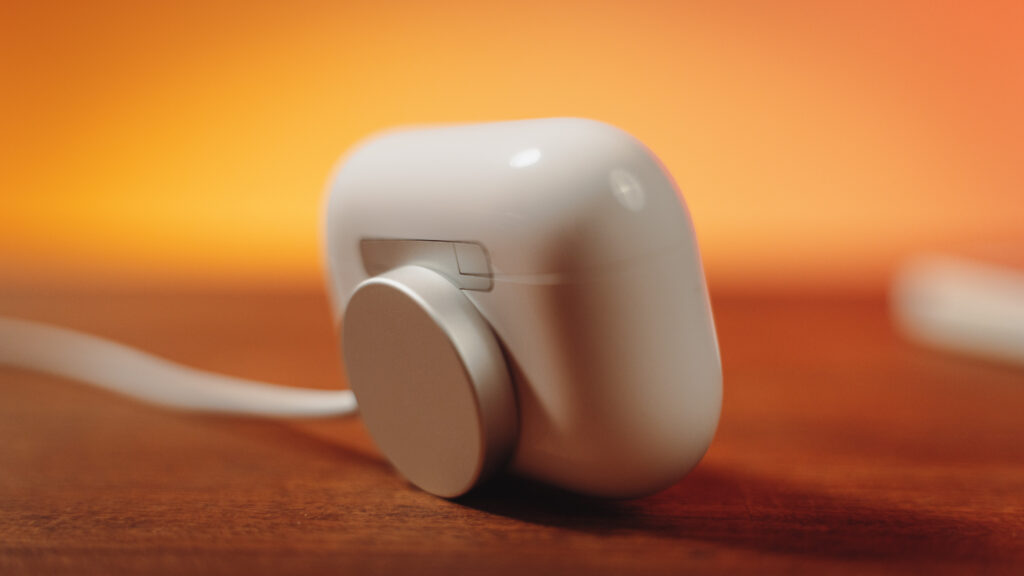 Apple AirPods Pro 2 // Source : Louise Audry pour Numerama Apple AirPods Pro 2 // Source : Louise Audry pour Numerama