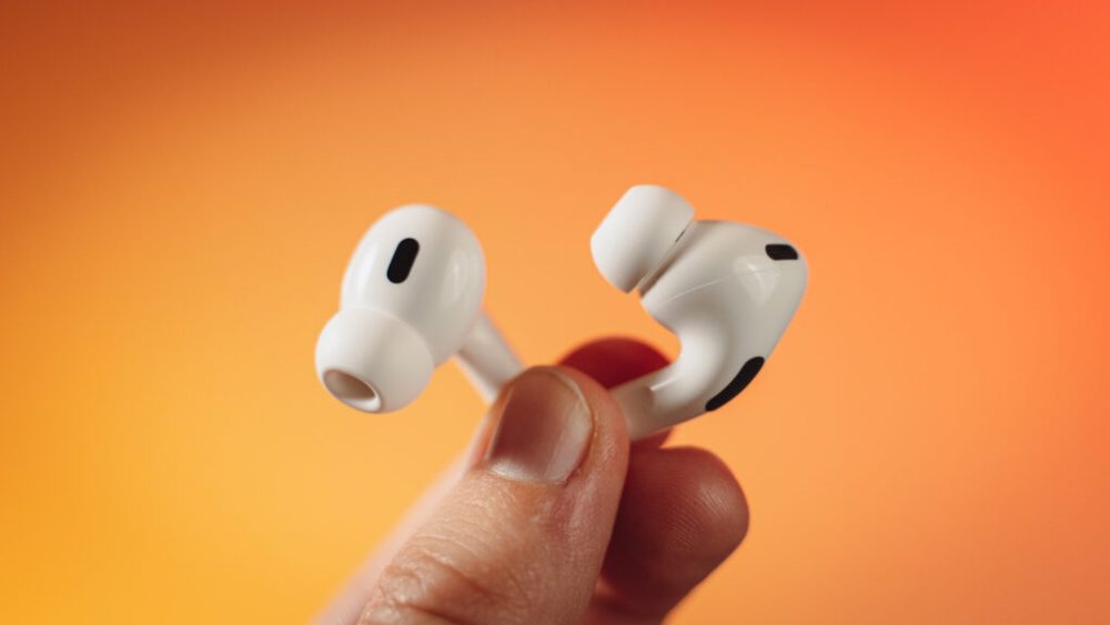 Apple AirPods Pro 2 // Source : Louise Audry pour Numerama Apple AirPods Pro 2 // Source : Louise Audry pour Numerama