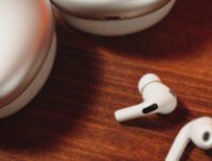 Les Apple AirPods Pro 2 lancés en 2022. // Source : Louise Audry pour Numerama Les Apple AirPods Pro 2 lancés en 2022. // Source : Louise Audry pour Numerama