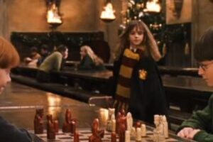 Jeu d'échecs dans Harry Potter. // Source : Capture d'écran YouTube Potterveille Jeu d'échecs dans Harry Potter. // Source : Capture d'écran YouTube Potterveille