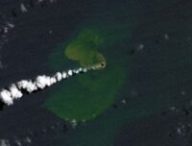 Île apparue à Home Reef. // Source : Nasa