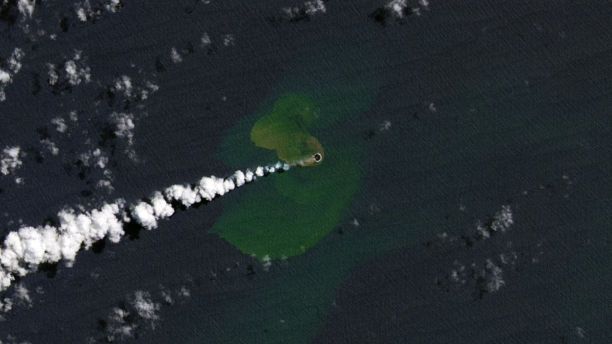 Île apparue à Home Reef. // Source : Nasa Île apparue à Home Reef. // Source : Nasa