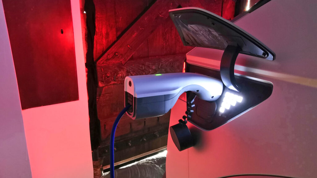 Prise de charge V2L Hyundai Ioniq 5 // Source : Raphaelle Baut pour numerama