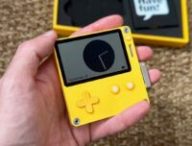 La console Playdate, équipée d'une manivelle // Source : Maxime Claudel pour Numerama La console Playdate, équipée d'une manivelle // Source : Maxime Claudel pour Numerama
