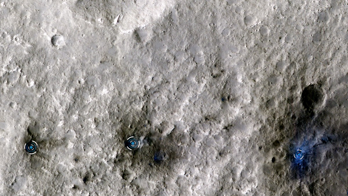 Les cratères formés par les impacts sur Mars. // Source : NASA/JPL-Caltech/University of Arizona Les cratères formés par les impacts sur Mars. // Source : NASA/JPL-Caltech/University of Arizona