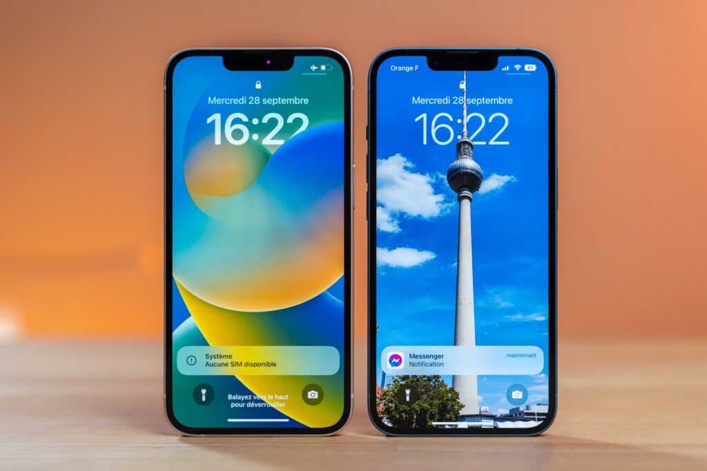 Jouons au jeu des 7 différences. Lequel est l'iPhone 13 ? Lequel est l'iPhone 14 ? // Source : Anthony Wonner / Numerama Jouons au jeu des 7 différences. Lequel est l'iPhone 13 ? Lequel est l'iPhone 14 ? // Source : Anthony Wonner / Numerama