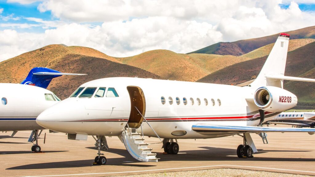 Des jets privés. // Source : Flickr/CC/Thomas Hawk (photo recadrée) Des jets privés. // Source : Flickr/CC/Thomas Hawk (photo recadrée)