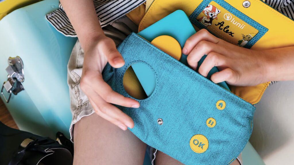 Lunii et sa pochette de rangement // Source : Lunii Lunii et sa pochette de rangement // Source : Lunii