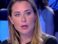 Magali Berdah dans Touche Pas A Mon Poste // Source : Capture d'écran Touche Pas A Mon Poste