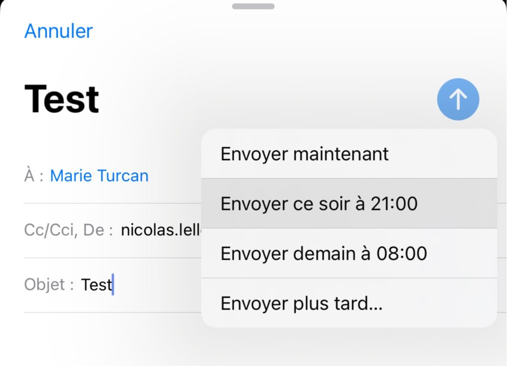 Pour programmer un message, restez quelques secondes sur la flèche bleue. // Source : Numerama Pour programmer un message, restez quelques secondes sur la flèche bleue. // Source : Numerama