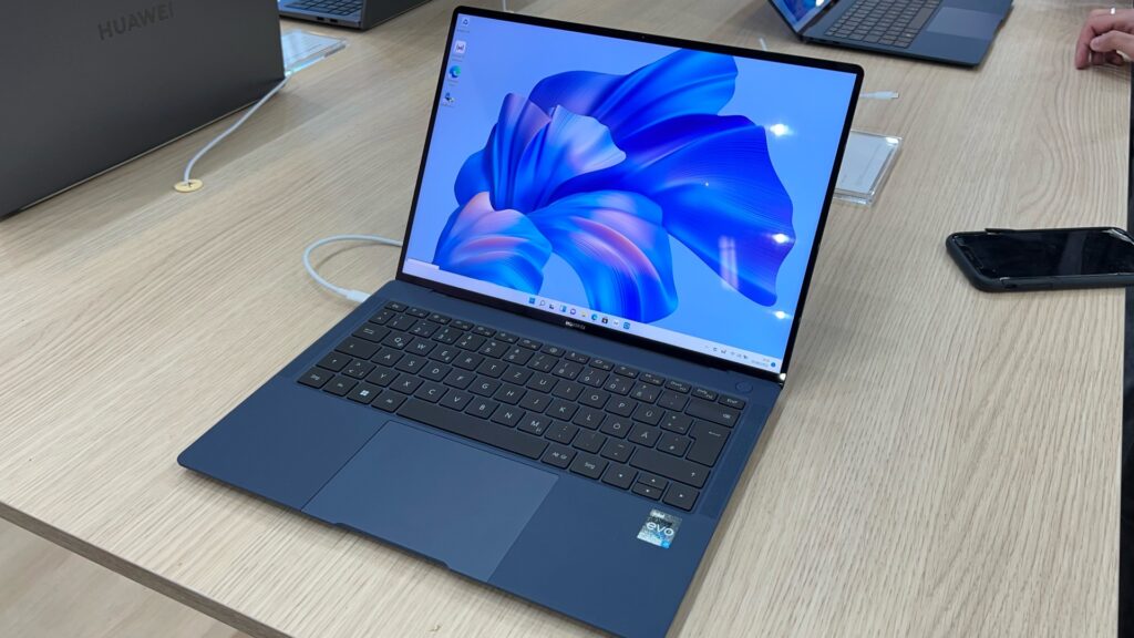 Le Huawei MateBook X Pro, version 2022. // Source : Numerama Le Huawei MateBook X Pro, version 2022. // Source : Numerama