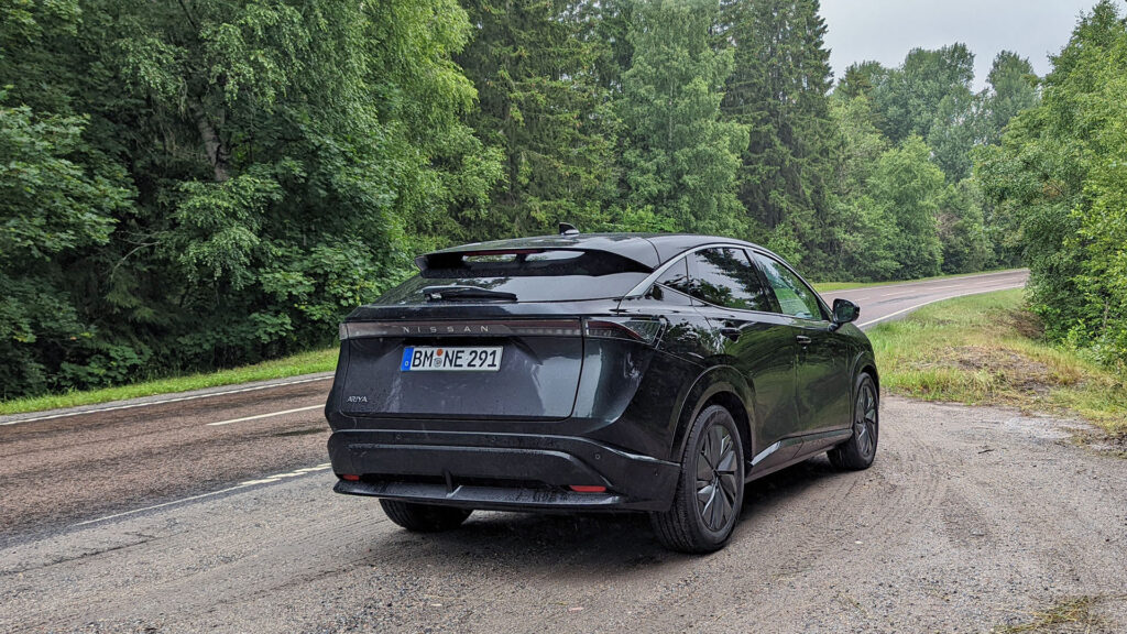 L'arrière du Nissan Ariya est plus musclé // Source : Raphaelle Baut pour Numerama L'arrière du Nissan Ariya est plus musclé // Source : Raphaelle Baut pour Numerama