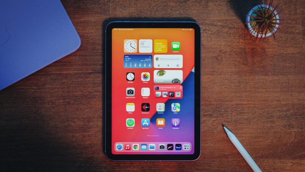L'iPad Mini 6 // Source : Louise Audry pour Numerama L'iPad Mini 6 // Source : Louise Audry pour Numerama