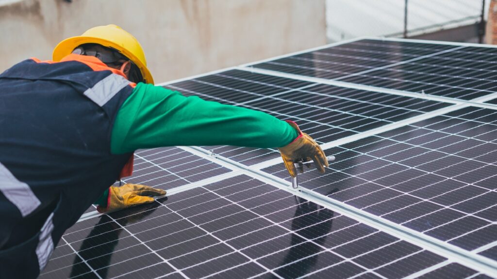 Le Nouveau front populaire intègre une indépendance de la France dans les panneaux solaires. // Source : Pexels Le Nouveau front populaire intègre une indépendance de la France dans les panneaux solaires. // Source : Pexels