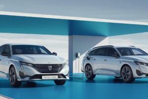 Peugeot e-308 et e-308 SW // Source : Peugeot