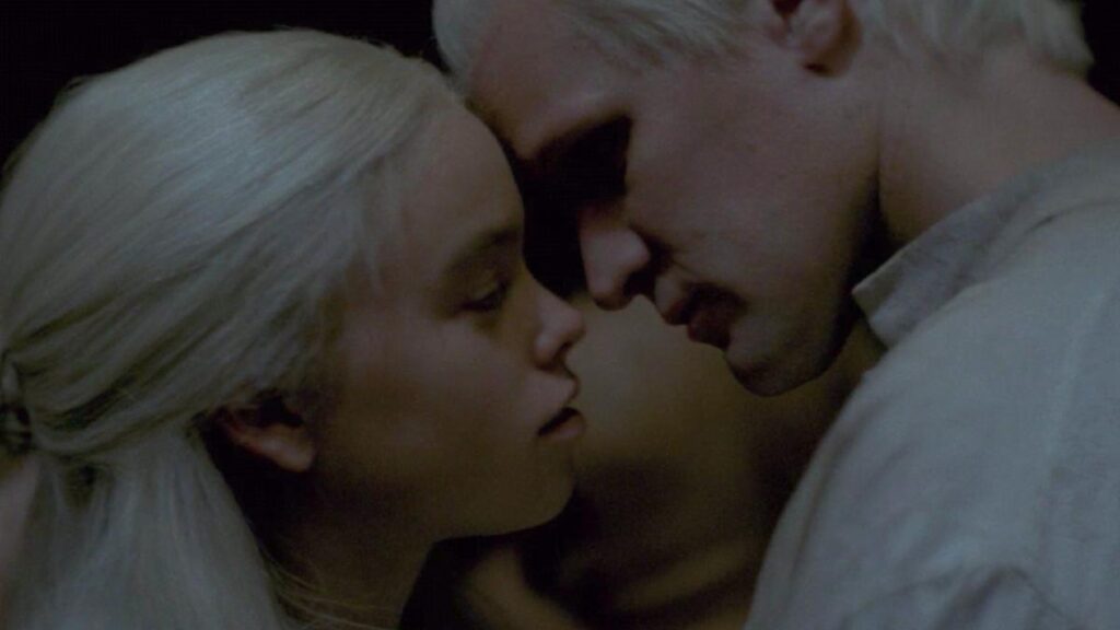 La scène entre Daemon et Rhaenyra, dans l'épisode 3 de House of the Dragon. // Source : HBO La scène entre Daemon et Rhaenyra, dans l'épisode 3 de House of the Dragon. // Source : HBO