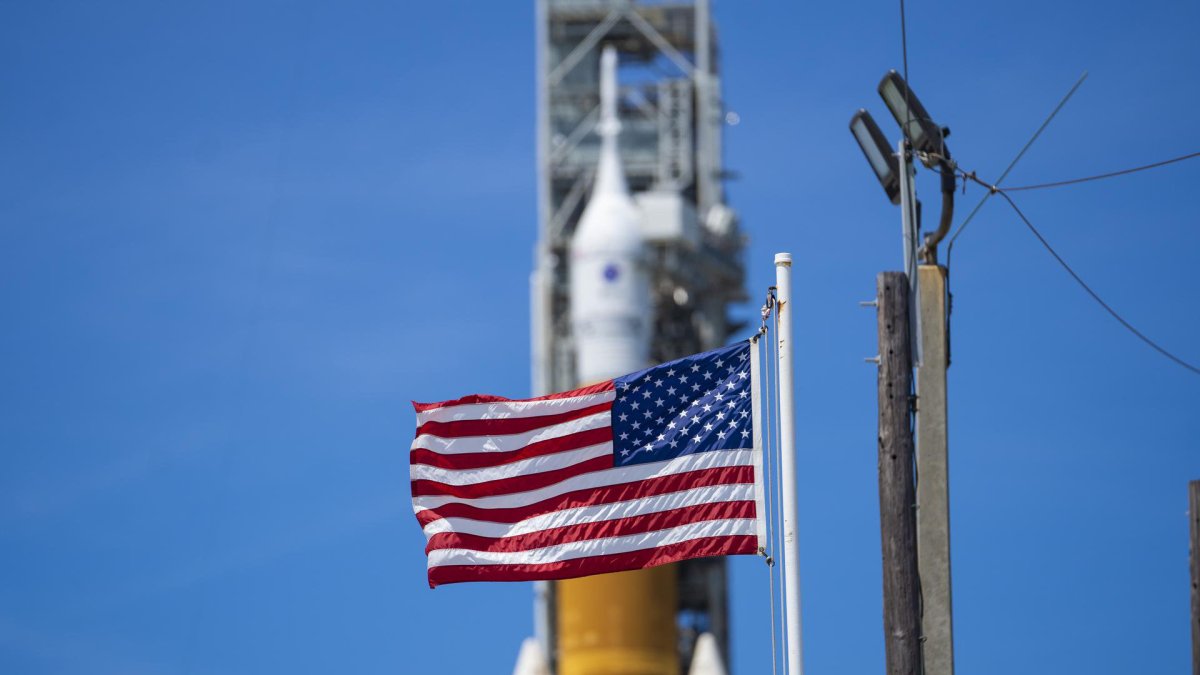 Le Space Launch System. // Source : NASA/Sam Lott (photo recadrée) Le Space Launch System. // Source : NASA/Sam Lott (photo recadrée)