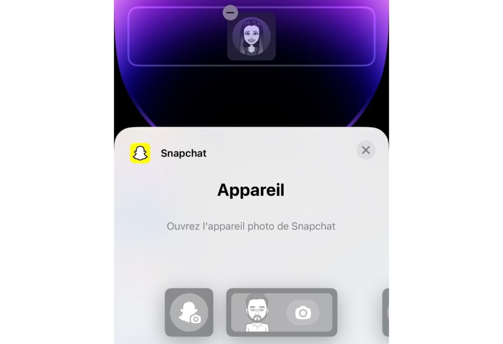 Les widgets de Snapchat sont plutôt jolis. On trouve cool d'avoir un Bitmoji sous l'heure. // Source : Numerama Les widgets de Snapchat sont plutôt jolis. On trouve cool d'avoir un Bitmoji sous l'heure. // Source : Numerama
