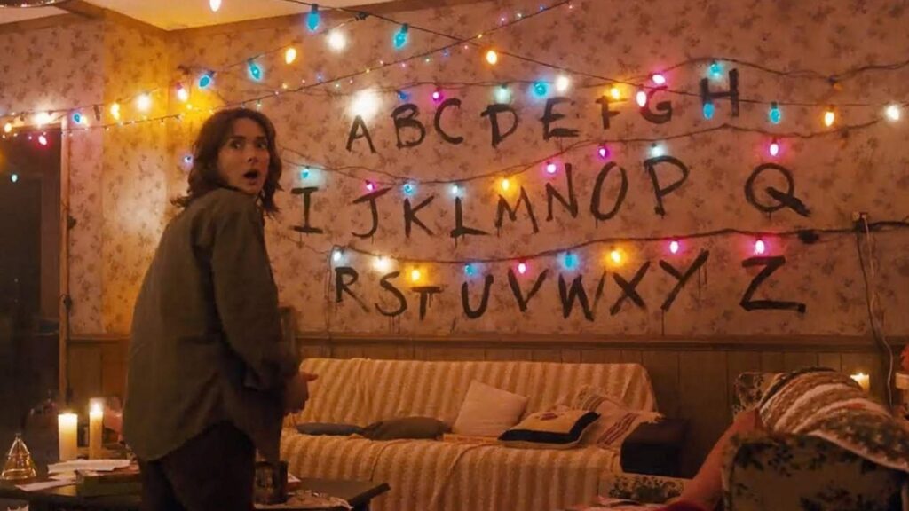 Joyce dans la première saison de Stranger Things // Source : Netflix Joyce dans la première saison de Stranger Things // Source : Netflix