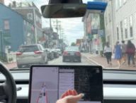 Full Self-Driving Tesla et détection des piétons // Source : Capture vidéo Kim Paquette sur Youtube Full Self-Driving Tesla et détection des piétons // Source : Capture vidéo Kim Paquette sur Youtube