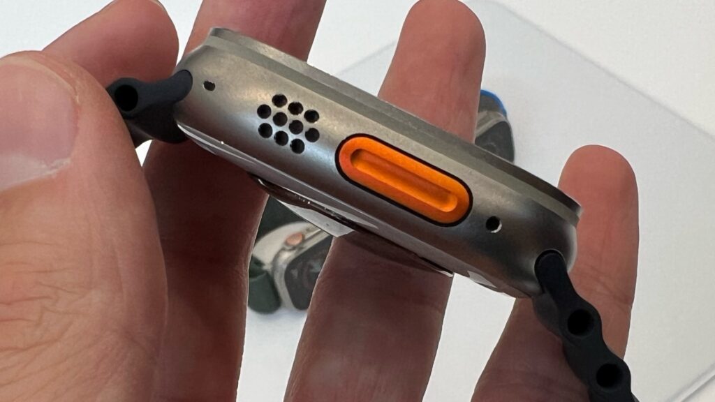 Le bouton Action de l'Apple Watch Ultra. // Source : Numerama Le bouton Action de l'Apple Watch Ultra. // Source : Numerama