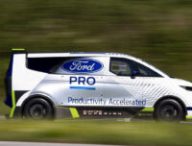 Ford SuperVan sur piste // Source : Ford